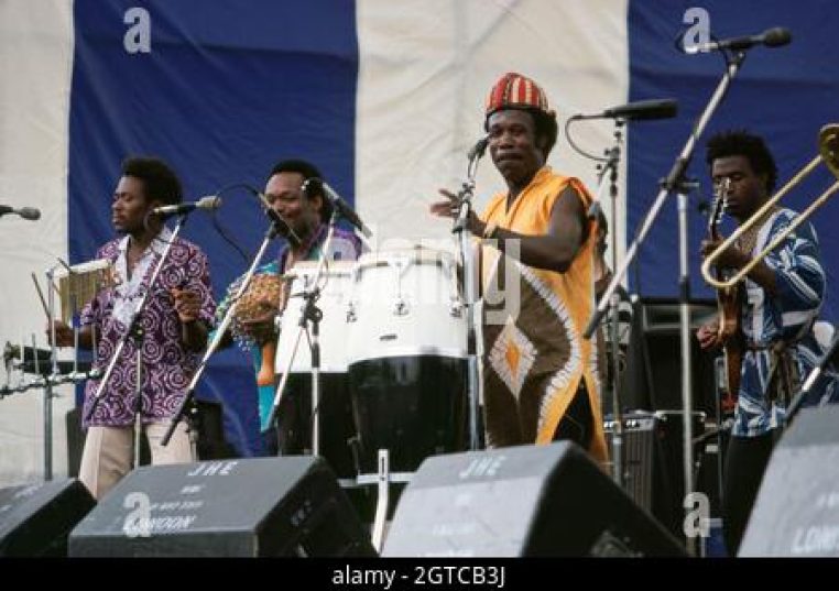 6-aug-1983-victoria-park-hackney-london-ochestre-jazira-performing-at-the-glc-greater-london-council-peace-year-hiroshima-day-festival-in-vict-2gtcb3j_lpqhsn.jpg