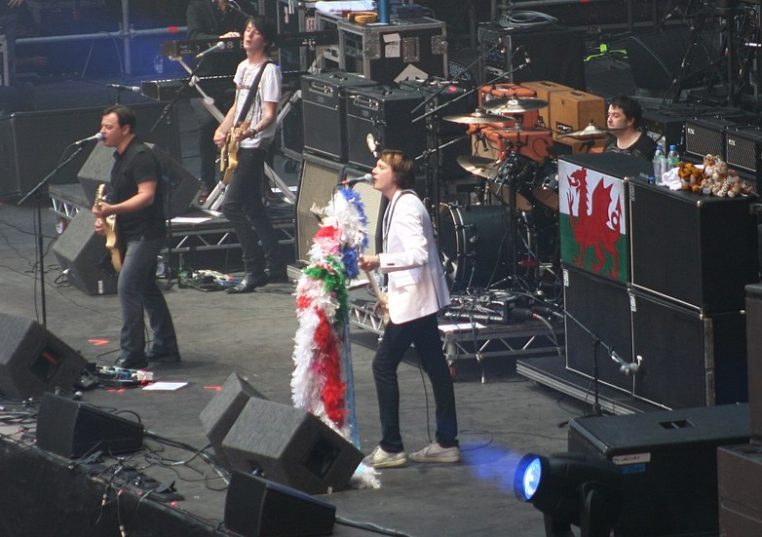 800px-Manic_Street_Preachers_-_Cardiff_June_2010_d7j1fp.jpg