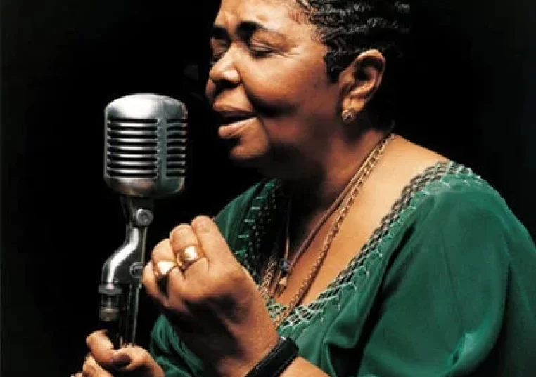 Cesaria-Evora-1