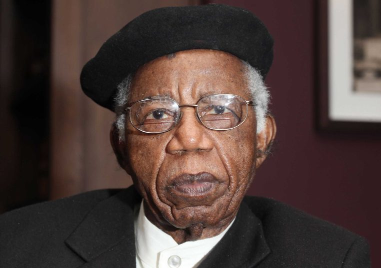Chinua-Achebe-2