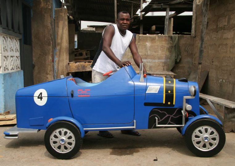 Daniel_Mensah__Hello__2006._Foto_Regula_Tschumi_kdi9co.jpg