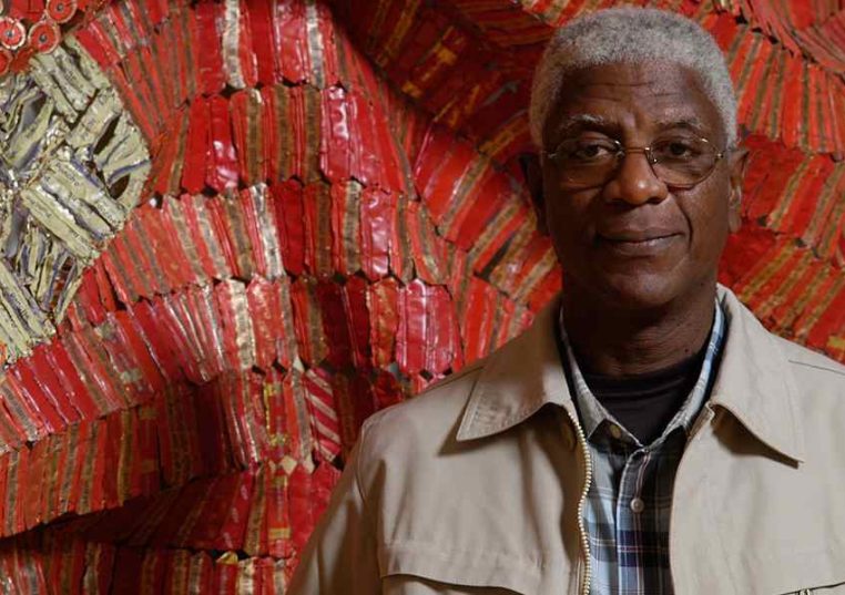 Portrait-of-El-Anatsui.-Courtesy-of-October-Gallery.-Photo-by-Andy-Keate.2_ynd5xx.jpg