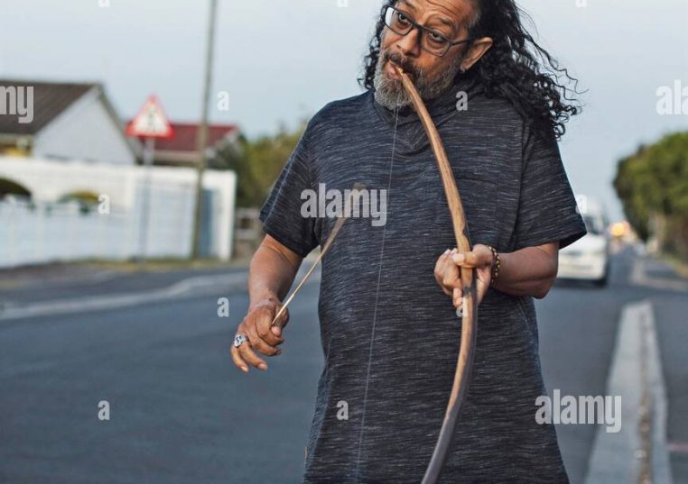 a-jazz-safari-with-hilton-schilder-and-his-musical-bow-in-cape-town-south-africa-MA44C6_omhova.jpg